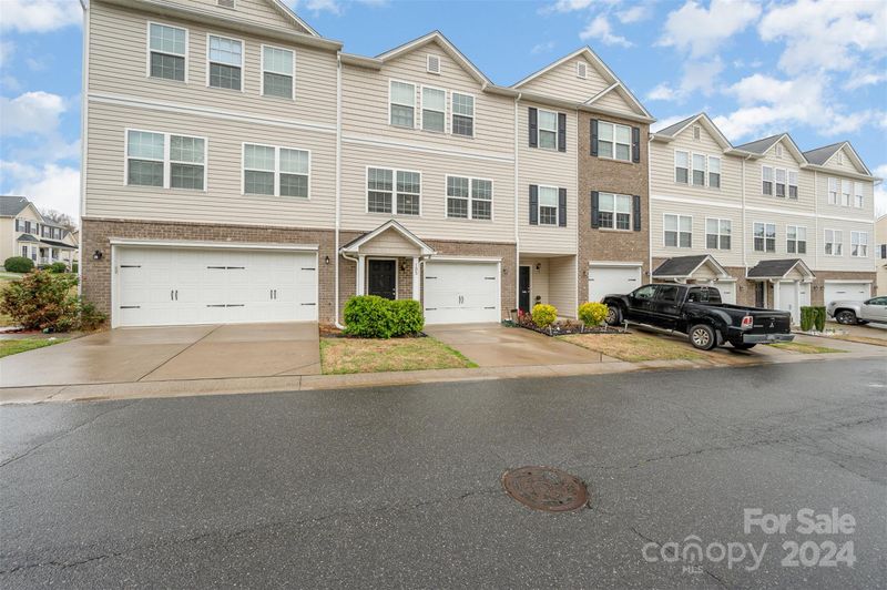105 Langhorne Dr, Mount Holly, NC 28120