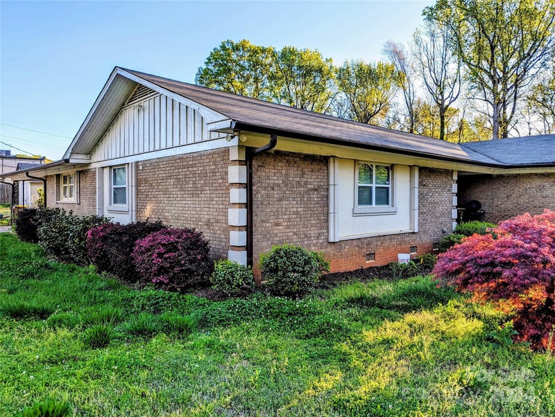 218 Sequoia Pl, Charlotte, NC 28217