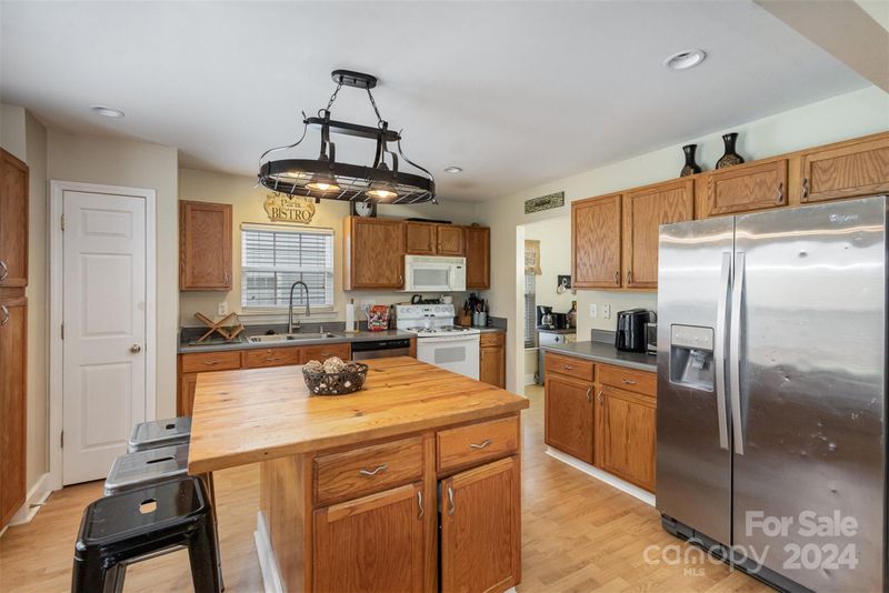 1474 Mitchell Glen St, Kannapolis, NC 28083