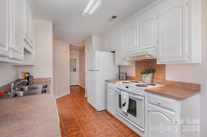 747 Emerson Dr, Mooresville, NC 28115