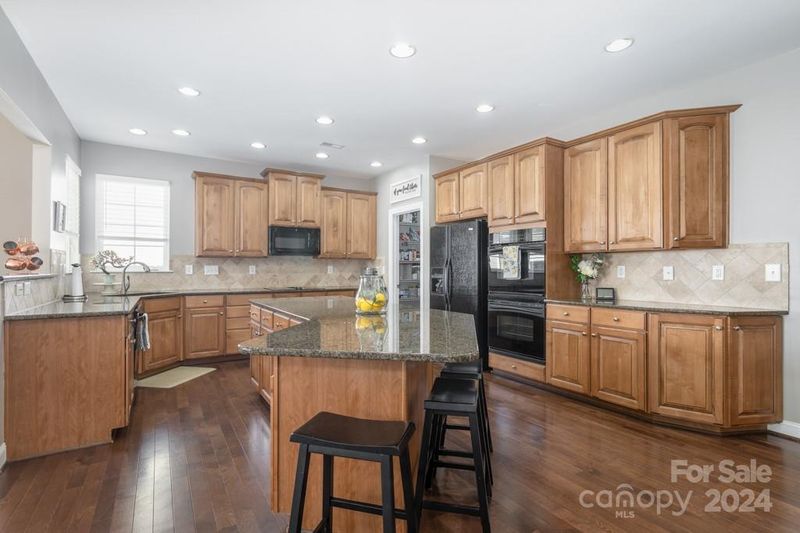 5105 Cinnamon Dr, Matthews, NC 28104