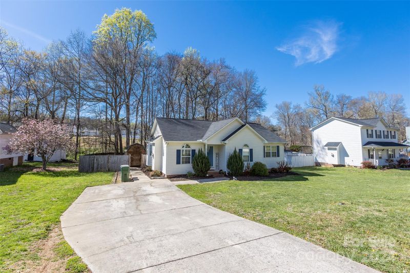 104 Antelope Dr, Mount Holly, NC 28120