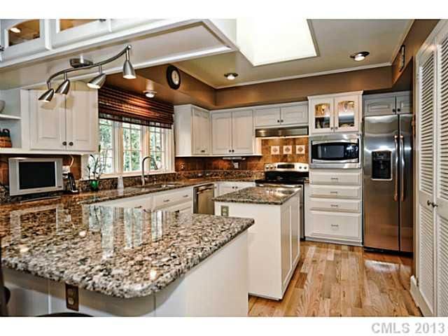 911 Regency Dr, Charlotte, NC 28211