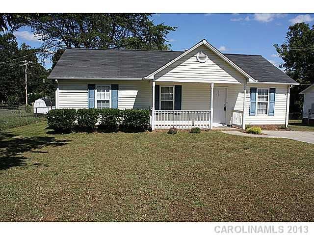 628 Noles Dr, Mount Holly, NC 28120