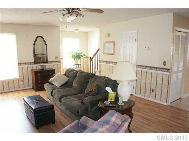 635 Ole Lamp Ln, Gastonia, NC 28056