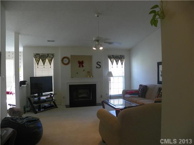 2524 Celosia Dr, Charlotte, NC 28262