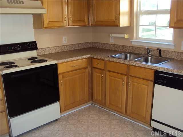 8844 Treyburn Dr #103, Charlotte, NC 28216
