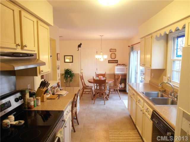 6328 Willow Run Dr, Charlotte, NC 28277