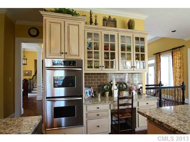 19001 River Falls Dr, Davidson, NC 28036