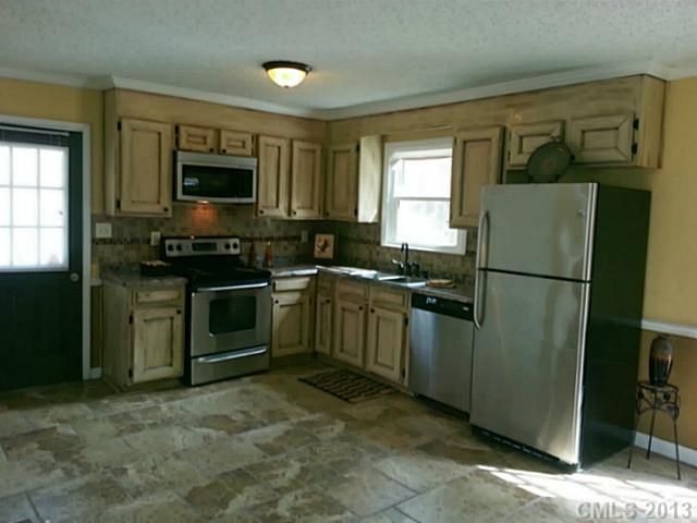 624 Blacksnake Rd, Stanley, NC 28164