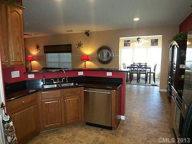 3948 Cameron Creek Dr, Matthews, NC 28105