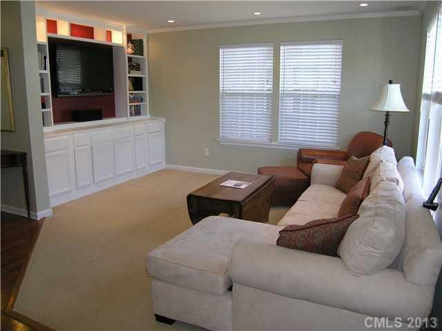 719 Naramore St #719, Davidson, NC 28036