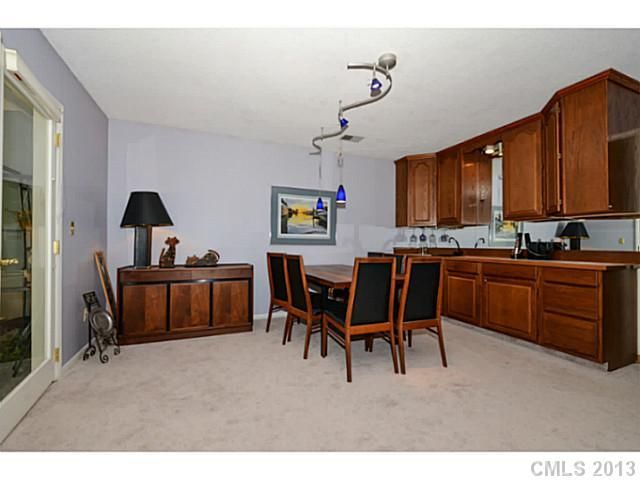 8308 Raintree Ln, Charlotte, NC 28277