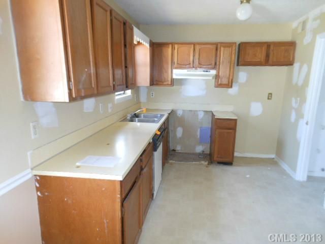 5250 Hilltop Cir, Charlotte, NC 28269