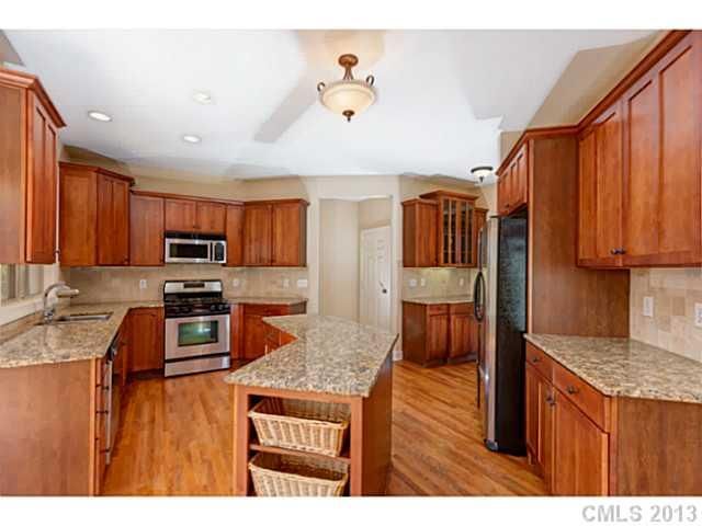 253 Limerick Dr, Matthews, NC 28104