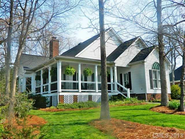 2616 Willowbrook Dr, Matthews, NC 28104