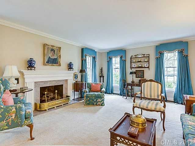 1960 W Queens Rd, Charlotte, NC 28207