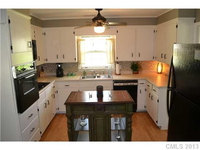 3921 Farmview Rd, Charlotte, NC 28205
