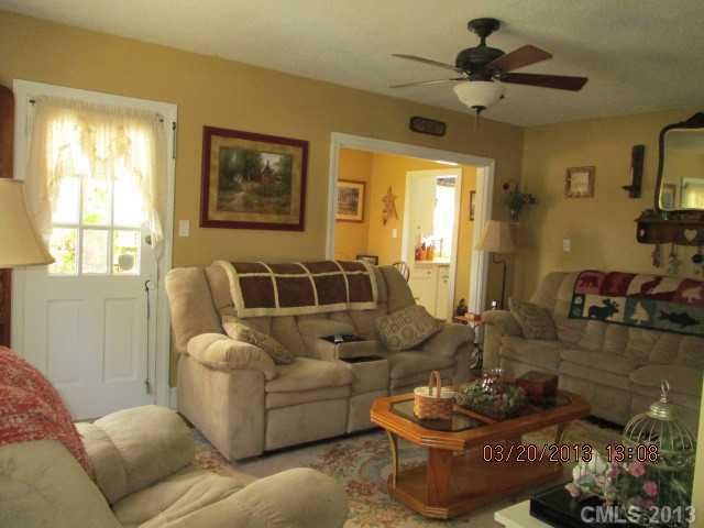 1435 NW 11th St, Hickory, NC 28601