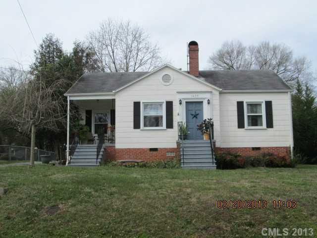 1435 NW 11th St, Hickory, NC 28601