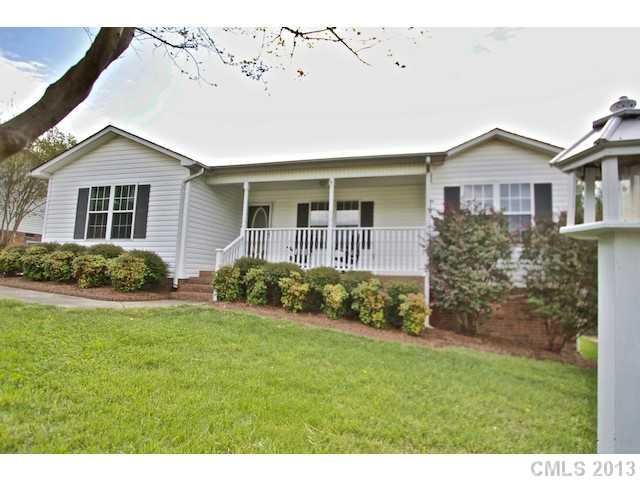 702 Bowen Dr, Lowell, NC 28098