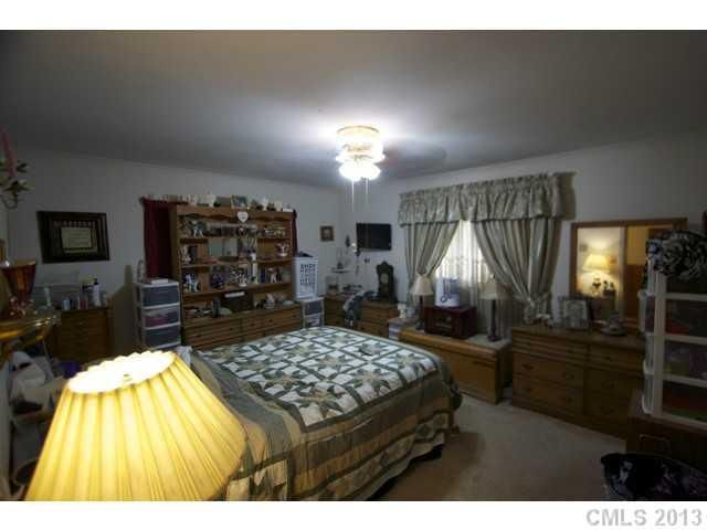 223 Walnut Ave, Mount Holly, NC 28120