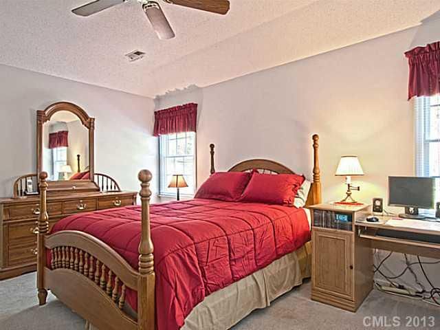 2815 Windsor Chase Dr, Matthews, NC 28105