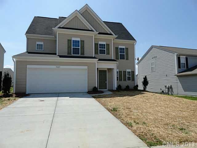 9209 Ames Hollow Dr, Charlotte, NC 28216