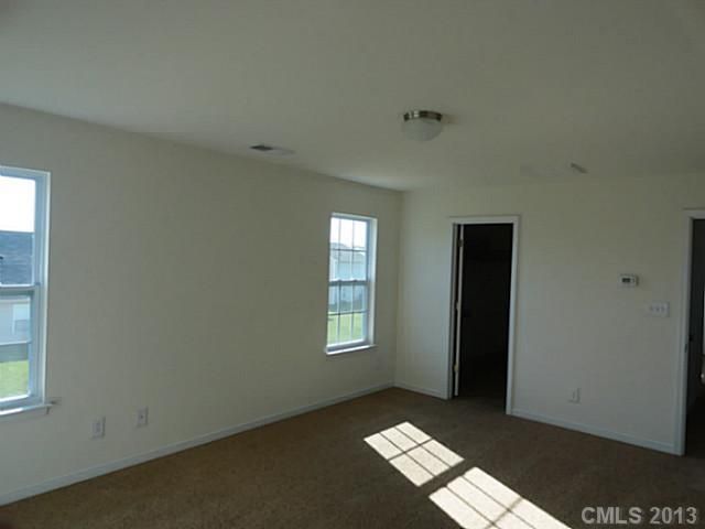 9209 Ames Hollow Dr, Charlotte, NC 28216