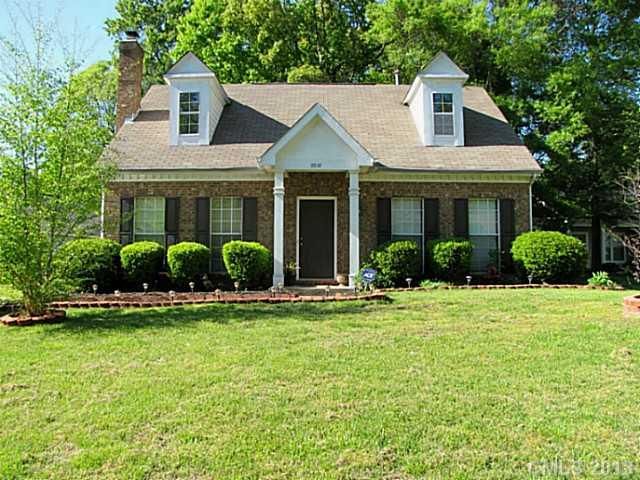 2018 David Earl Dr, Charlotte, NC 28213