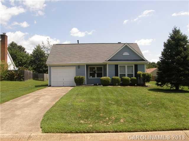 6716 Capstone Ct, Charlotte, NC 28215