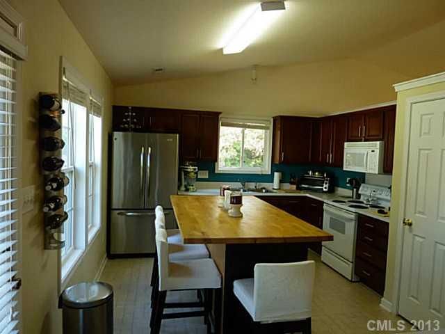 1223 Hipp Rd, Charlotte, NC 28216