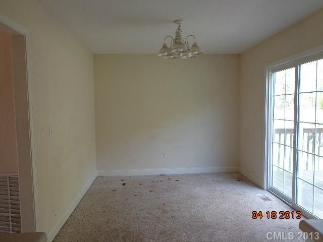 1834 Pipers Ridge Cir, Conover, NC 28613