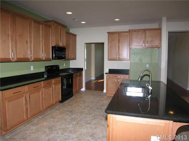 1352 Bottlebrush Ln, Harrisburg, NC 28075