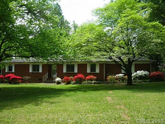 8033 Denbur Dr, Charlotte, NC 28215