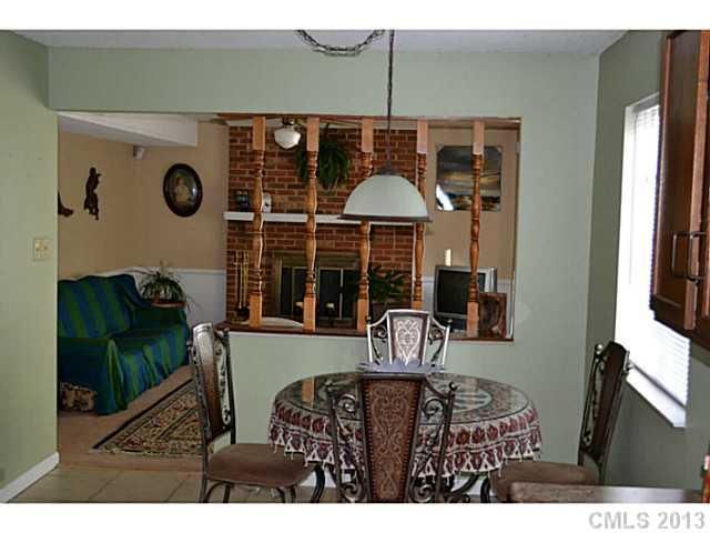 1614 Van Dyke Dr, Charlotte, NC 28213