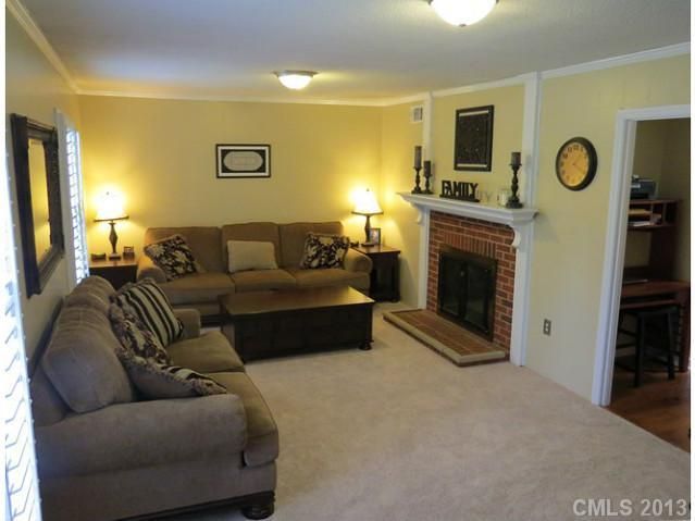 1848 Lawton Bluff Rd, Charlotte, NC 28226