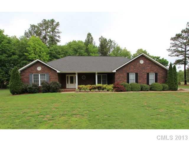 6811 Hawksnest Ln, Stanley, NC 28164