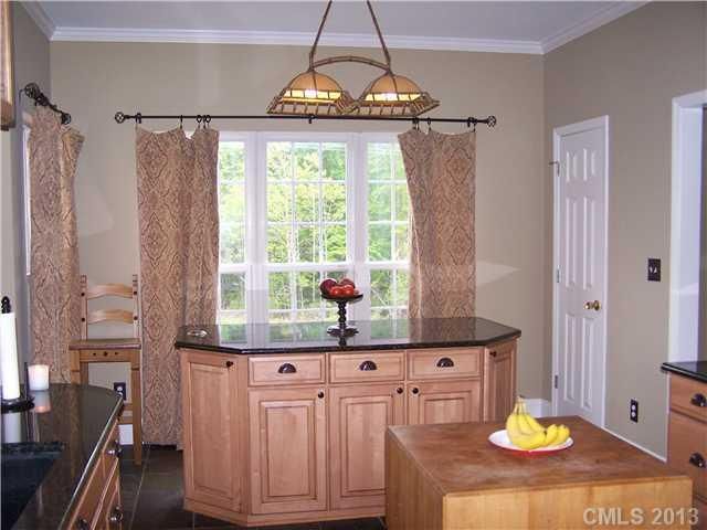 2030 Lynmore Dr, Sherrills Ford, NC 28673