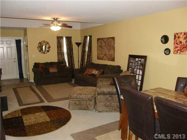 7824 Montbrook Dr, Charlotte, NC 28214