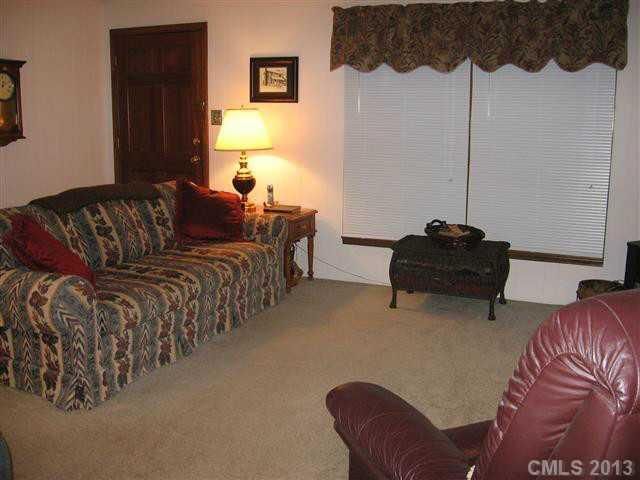 5211 Driftwood Dr, Davidson, NC 28036