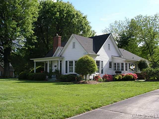 212 S Mulberry St, Cherryville, NC 28021