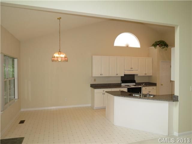 100 Broken Pine Ln, Mooresville, NC 28117