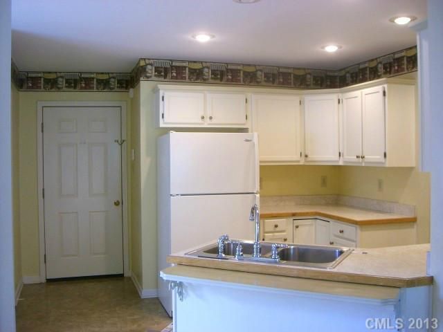 2418 23rd Ave Dr, Hickory, NC 28601