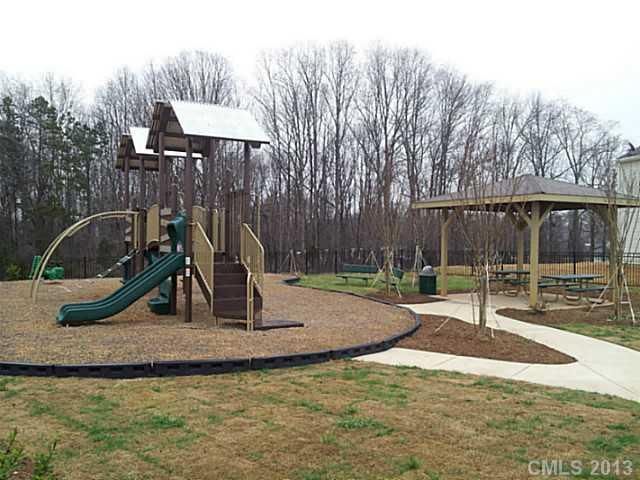 6908 Daisy Bee Ct, Charlotte, NC 28216
