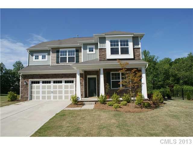 126 E Warfield Dr, Mooresville, NC 28115