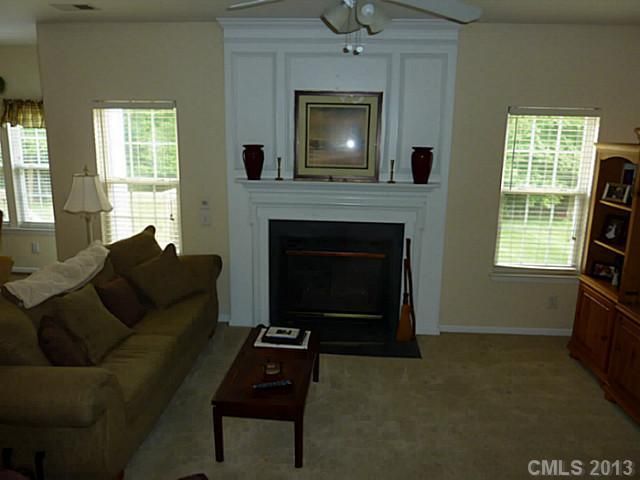 15607 Donnington Dr, Charlotte, NC 28277