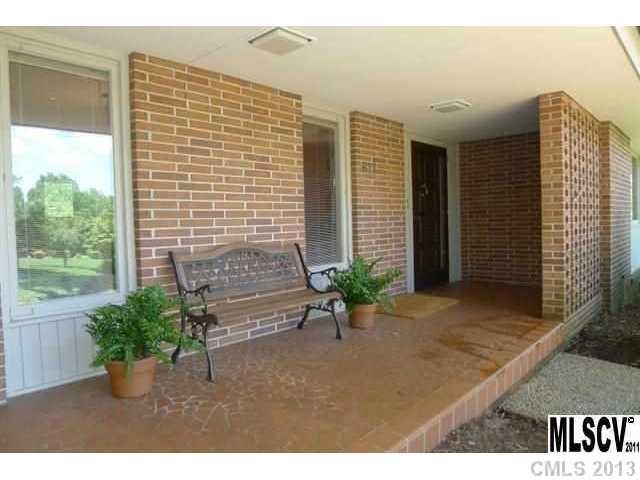 617 NW 20th Avenue Dr, Hickory, NC 28601