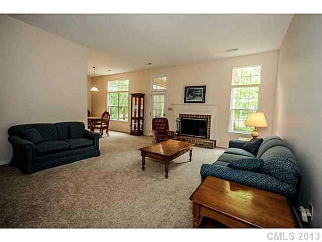 9028 Arbor Glen Ln, Charlotte, NC 28210
