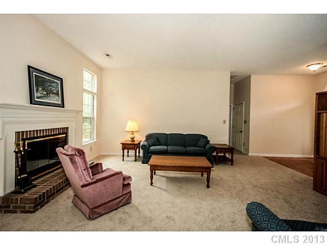 9028 Arbor Glen Ln, Charlotte, NC 28210